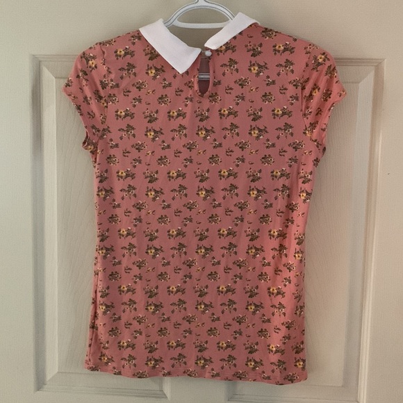 Pink floral collared tshirt - Picture 2 of 4